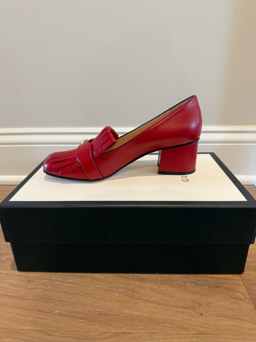 Gucci Red Leather Fringe Heels with Gold Double-G - Picture 4 of 7
